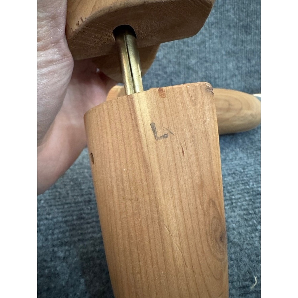 Johnston & Murphy Cedar Shoe Trees Mens Large L Split Toe Adjustable Wood Pair - Picture 5 of 5